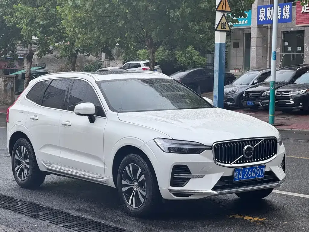 Volvo XC60 — фото 10