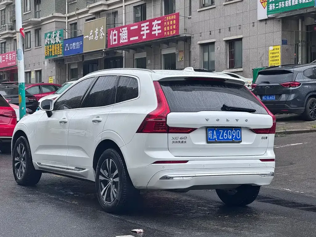 Volvo XC60 — фото 9