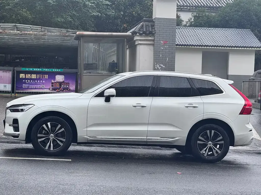 Volvo XC60 — фото 8