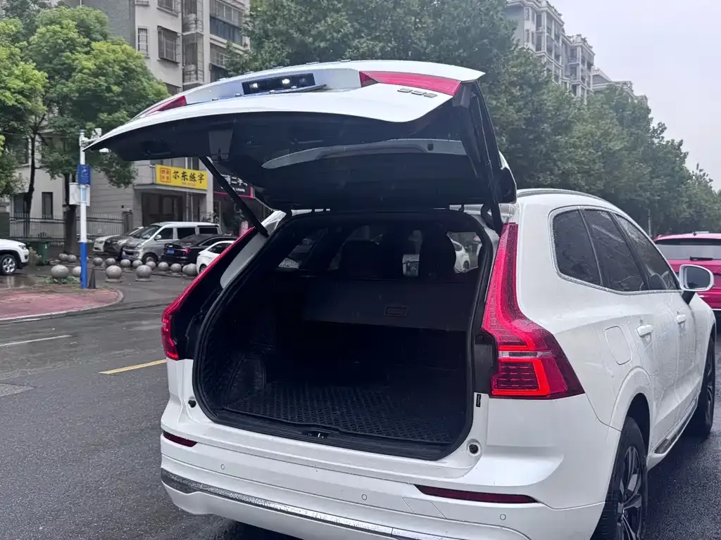 Volvo XC60 — фото 2