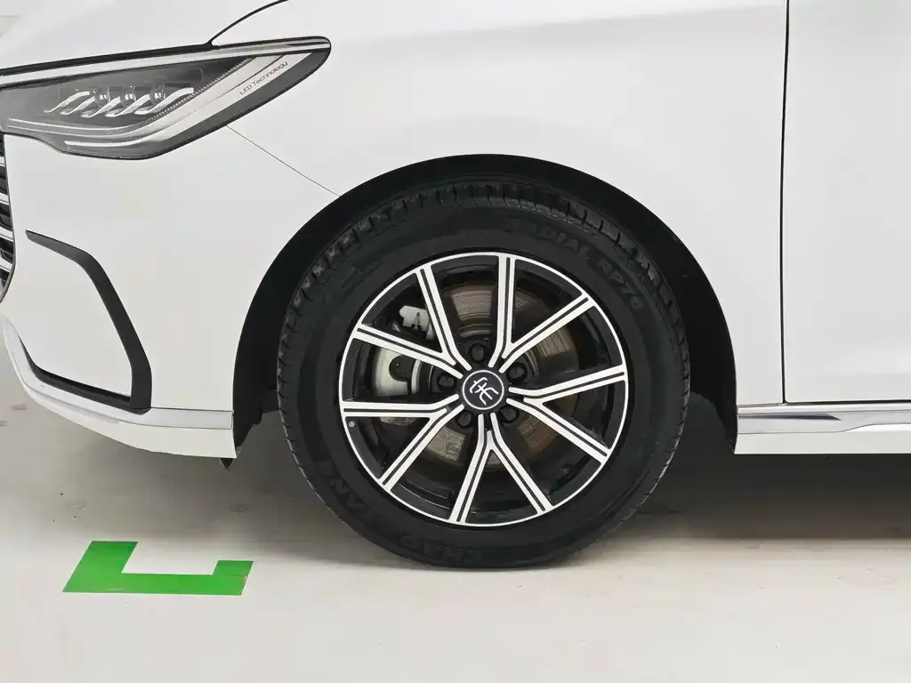 BYD MAX New Energy — фото 2