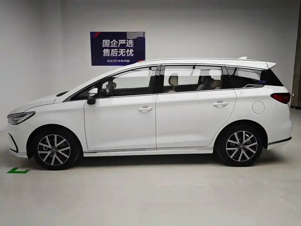 BYD MAX New Energy — фото 7
