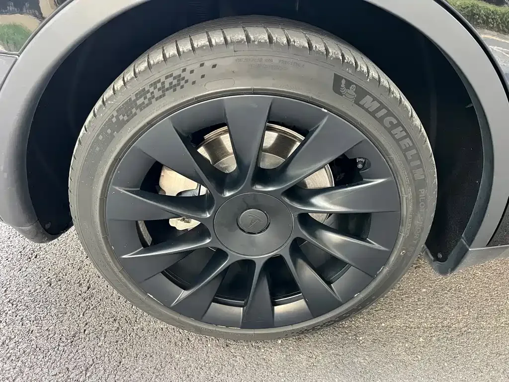 Tesla Model Y — фото 7