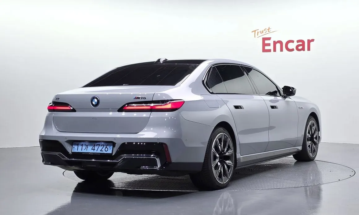 BMW i7 — фото 3