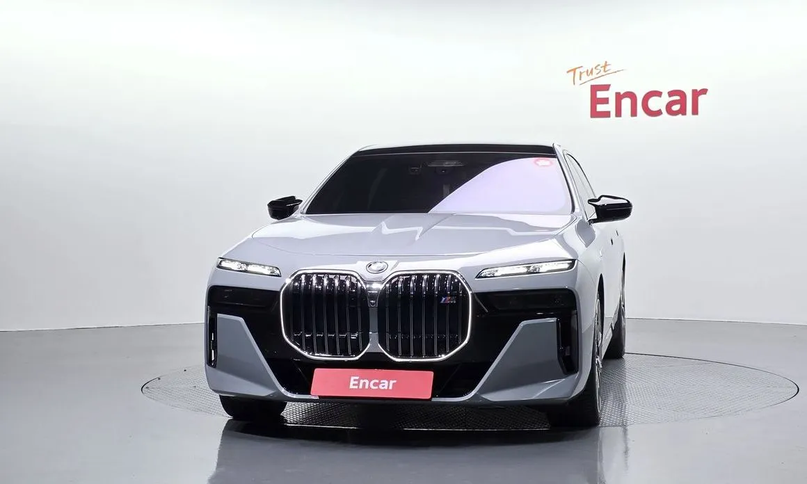 BMW i7 — фото 2