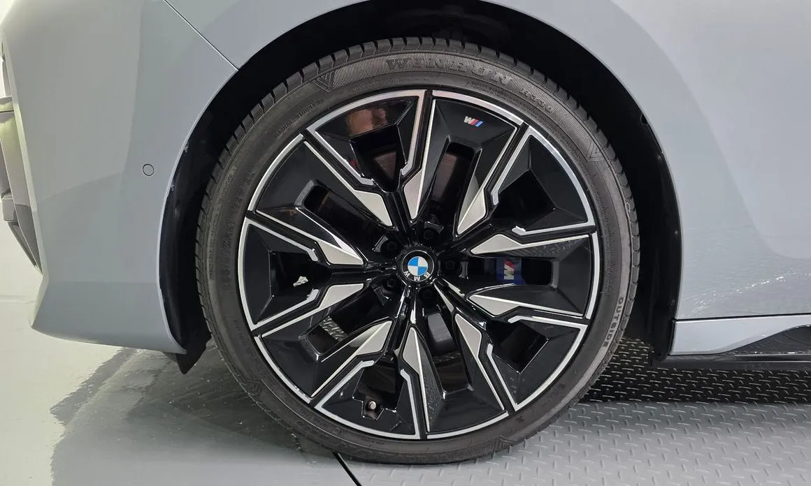 BMW i7 — фото 6