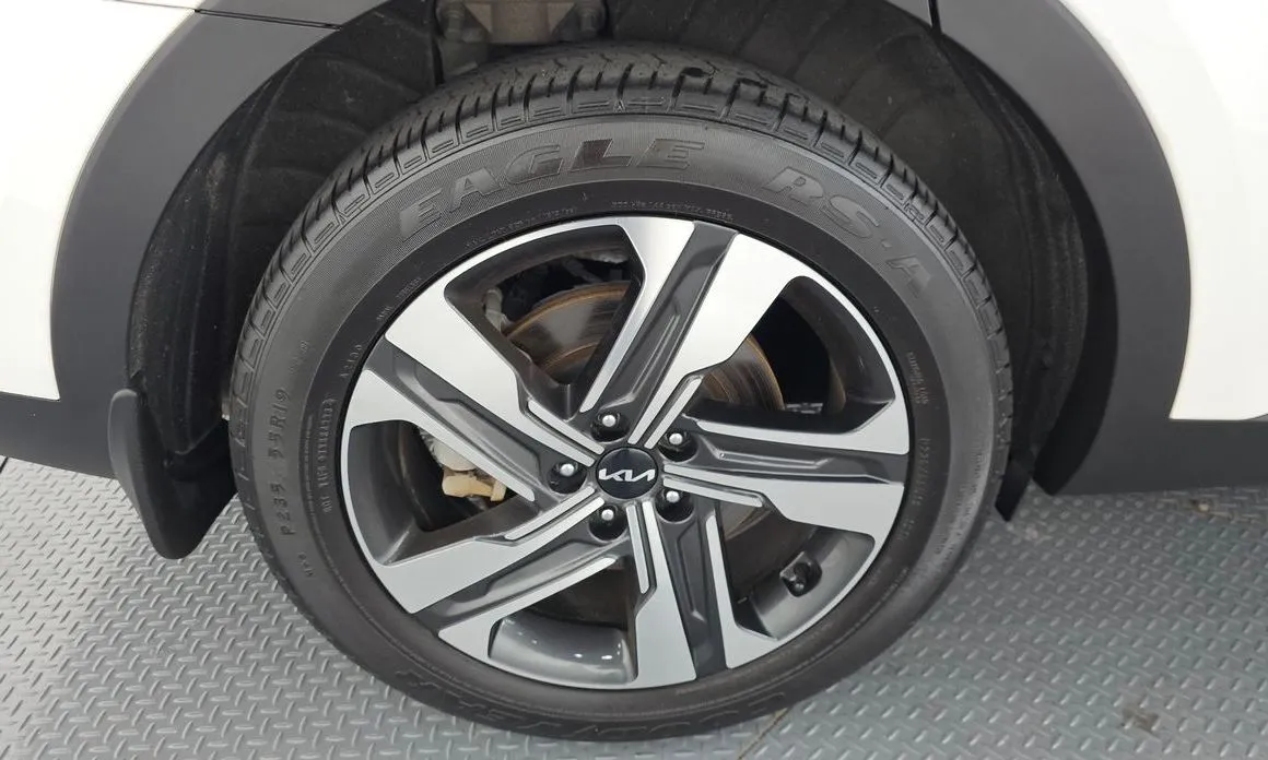 Kia Sorento — фото 10