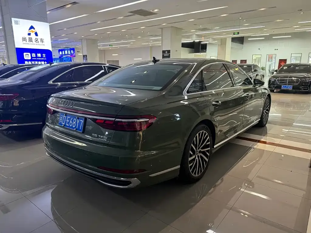 Audi A8 — фото 3