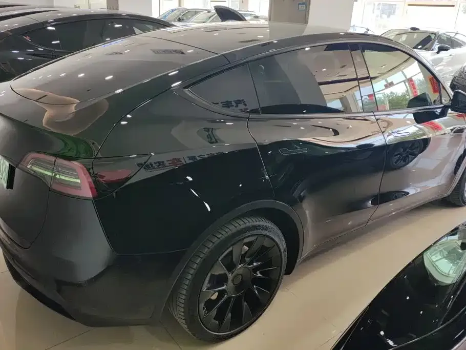 Tesla Model Y — фото 4