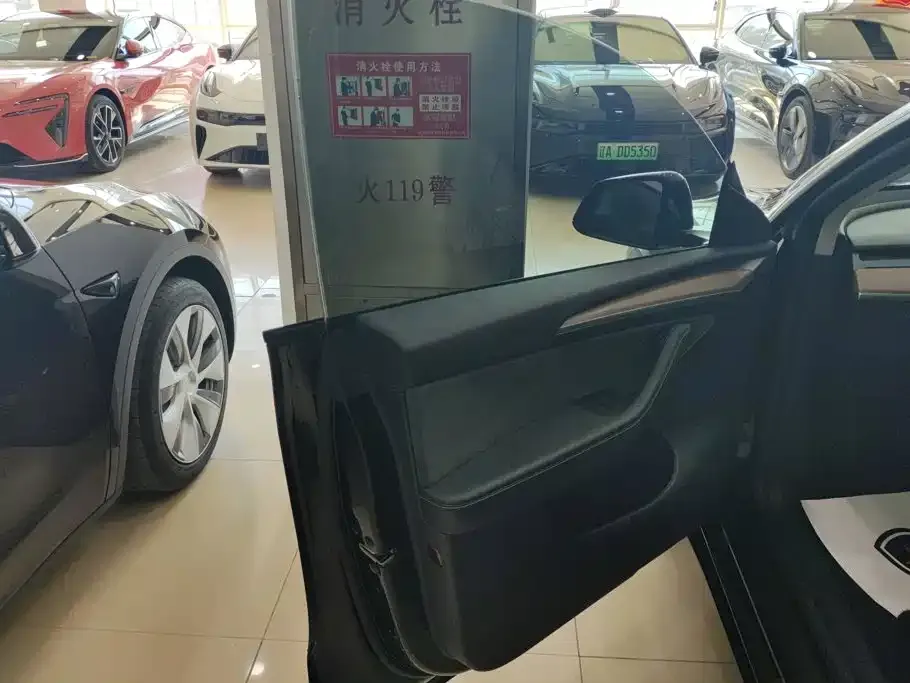 Tesla Model Y — фото 9