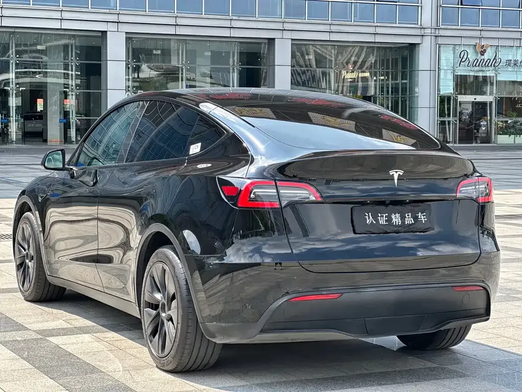 Tesla Model Y — фото 9