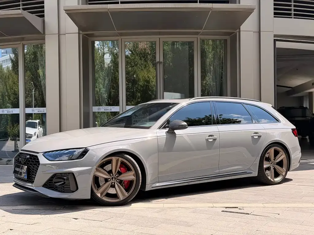 Audi RS 4 — фото 1