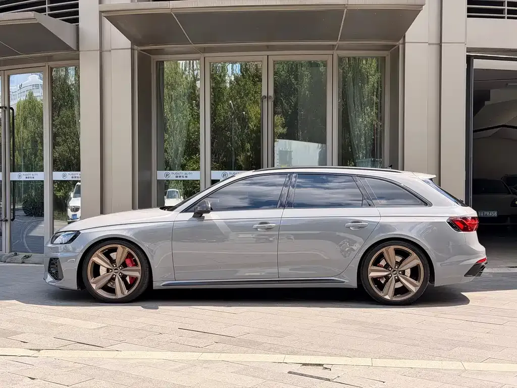 Audi RS 4 — фото 5