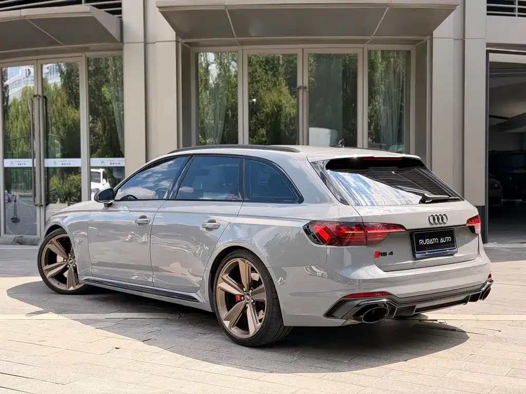 Audi RS 4 — фото 3