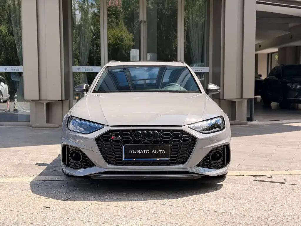 Audi RS 4 — фото 9
