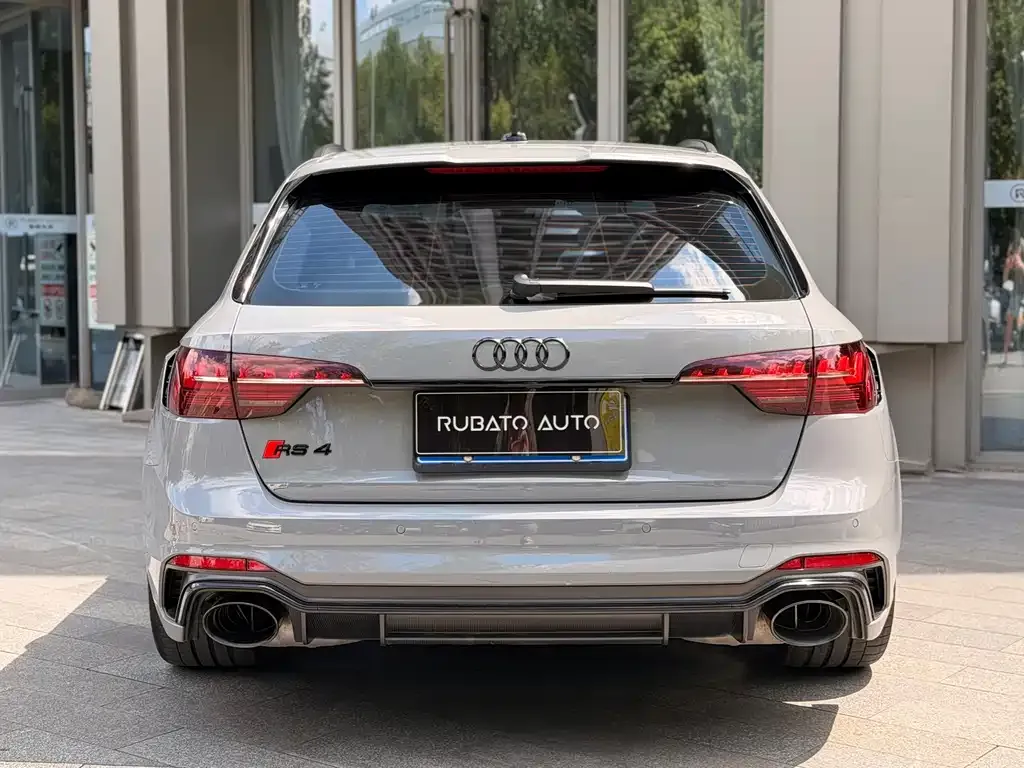 Audi RS 4 — фото 7