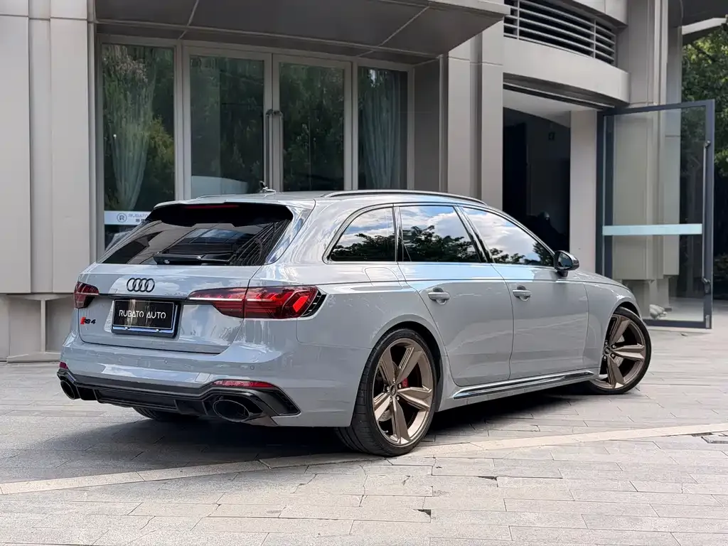 Audi RS 4 — фото 10