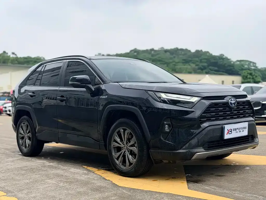 Toyota RAV4 — фото 3