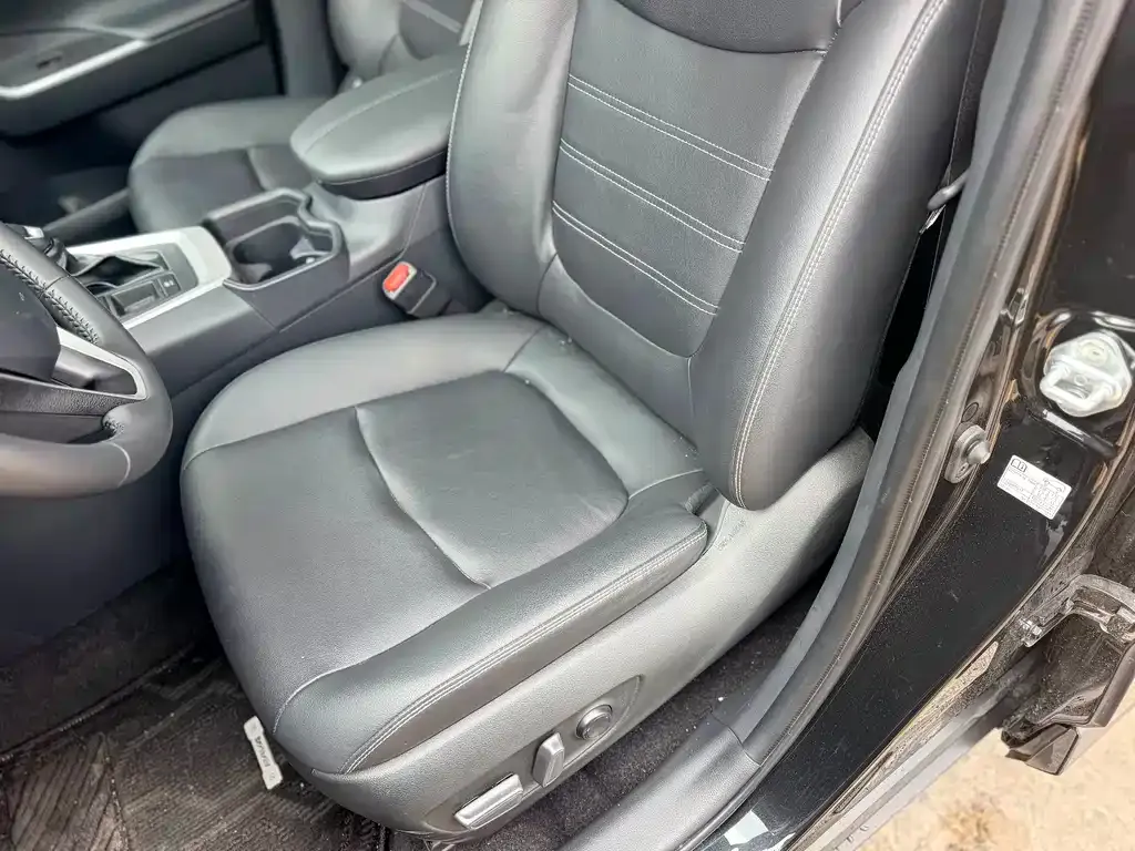 Toyota RAV4 — фото 6