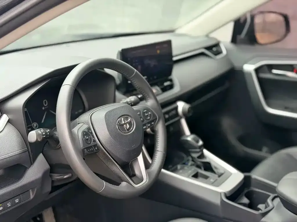 Toyota RAV4 — фото 9