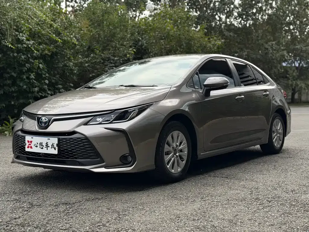 Toyota Corolla — фото 1