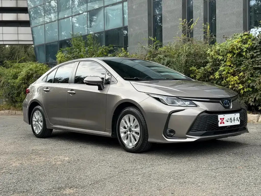 Toyota Corolla — фото 7