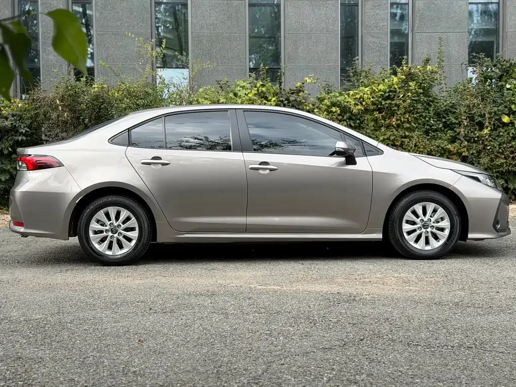 Toyota Corolla — фото 8