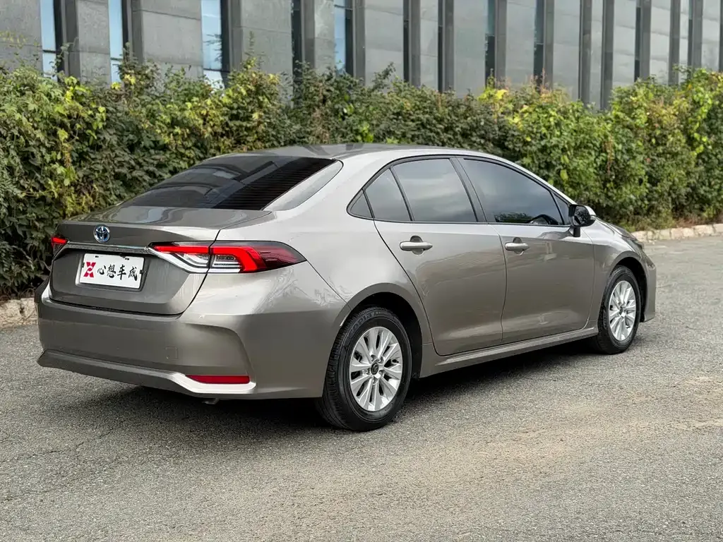 Toyota Corolla — фото 6