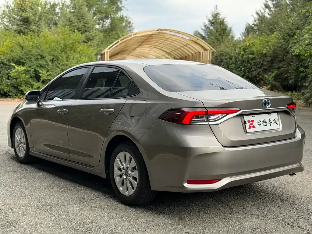 Toyota Corolla — фото 10