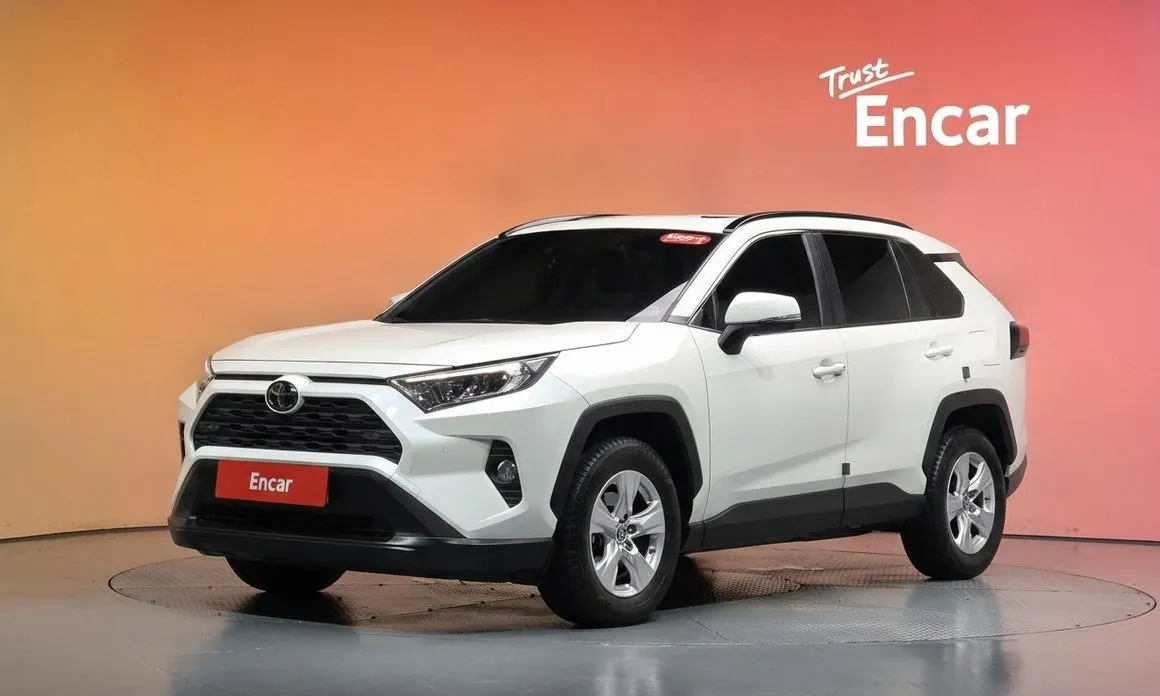 Toyota RAV4 — фото 1