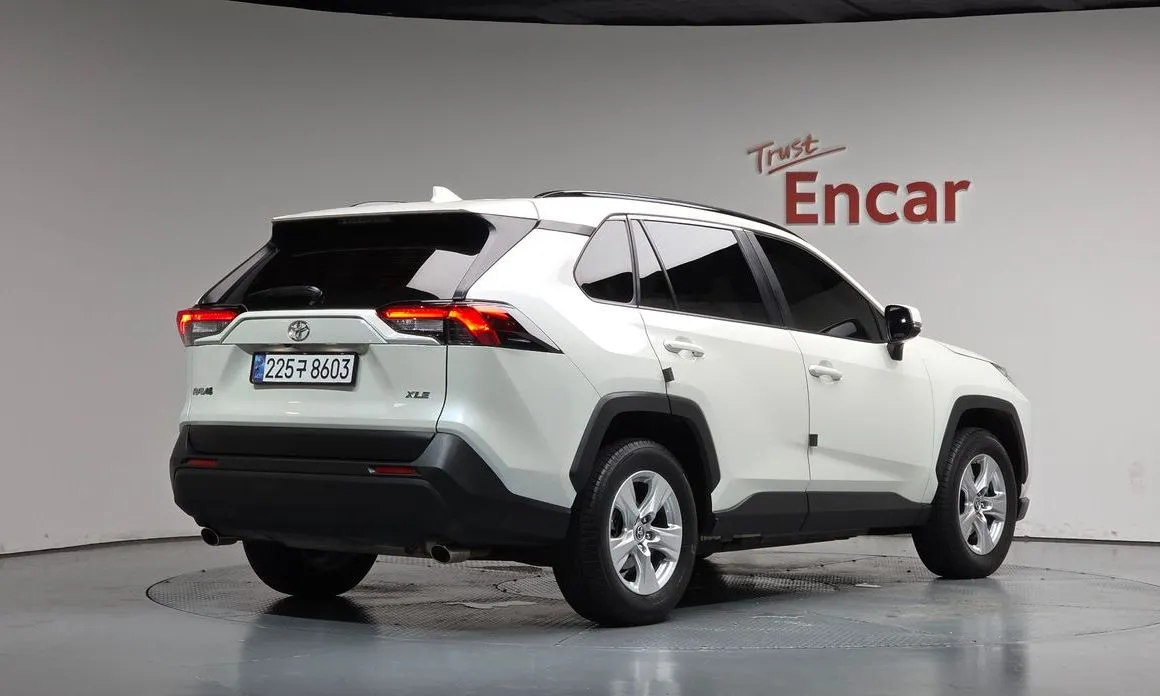 Toyota RAV4 — фото 2