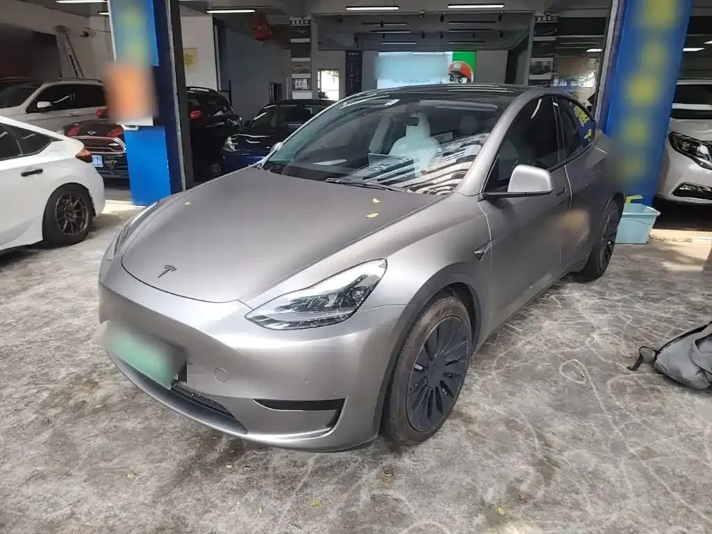 Tesla Model Y — фото 1