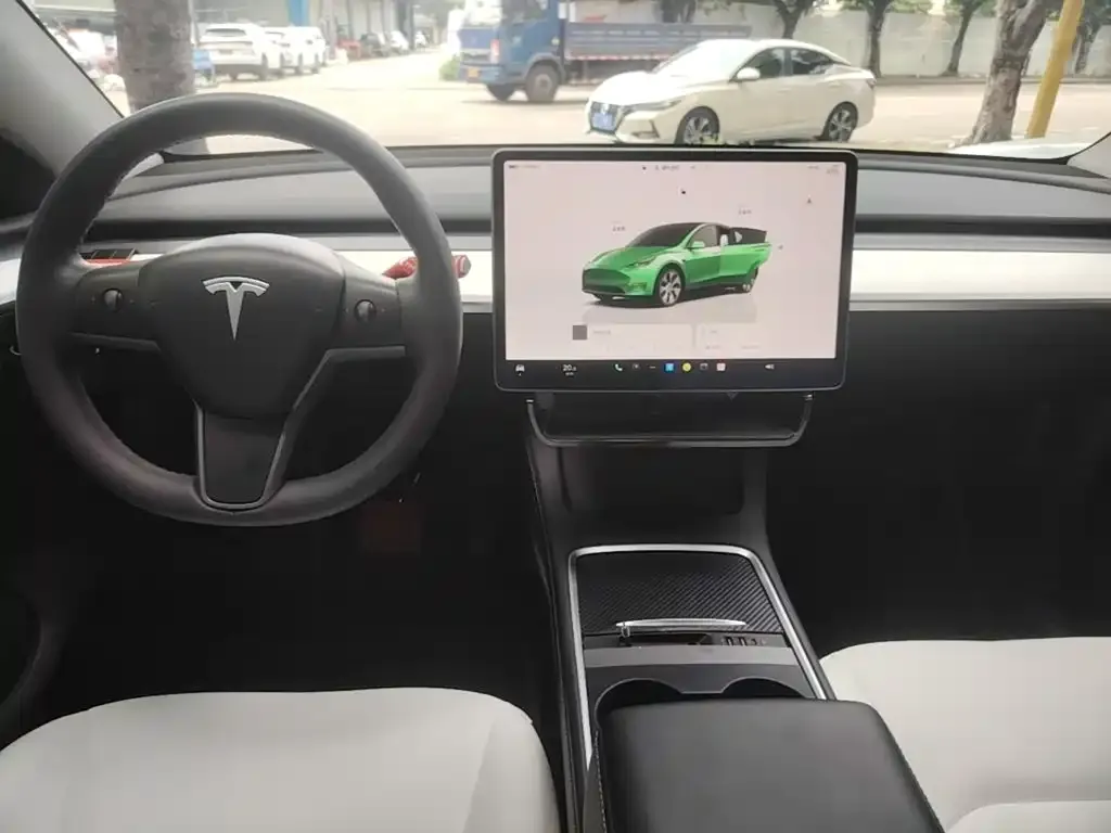 Tesla Model Y — фото 2