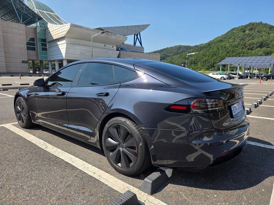 Tesla Model S — фото 7