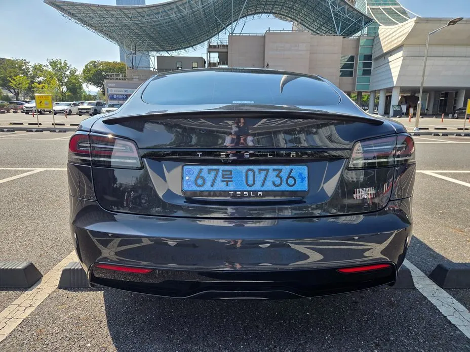 Tesla Model S — фото 10