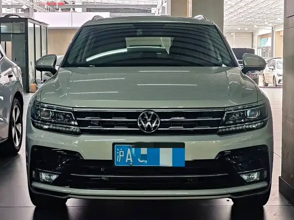 Volkswagen Tiguan L — фото 9