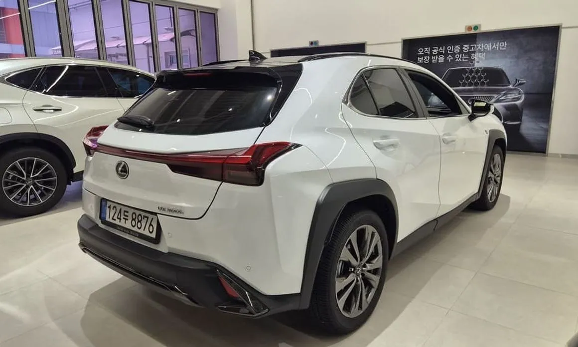 Lexus UX — фото 9