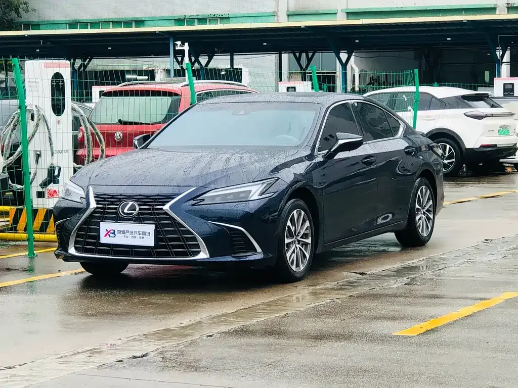 Lexus ES — фото 1