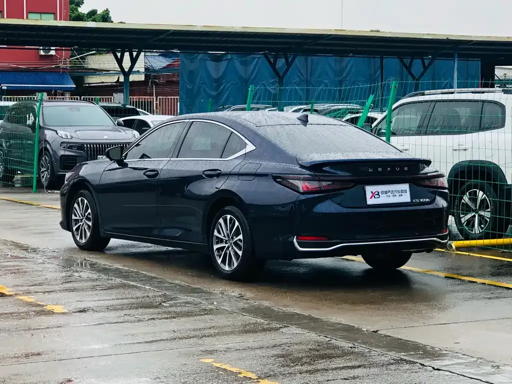 Lexus ES — фото 5