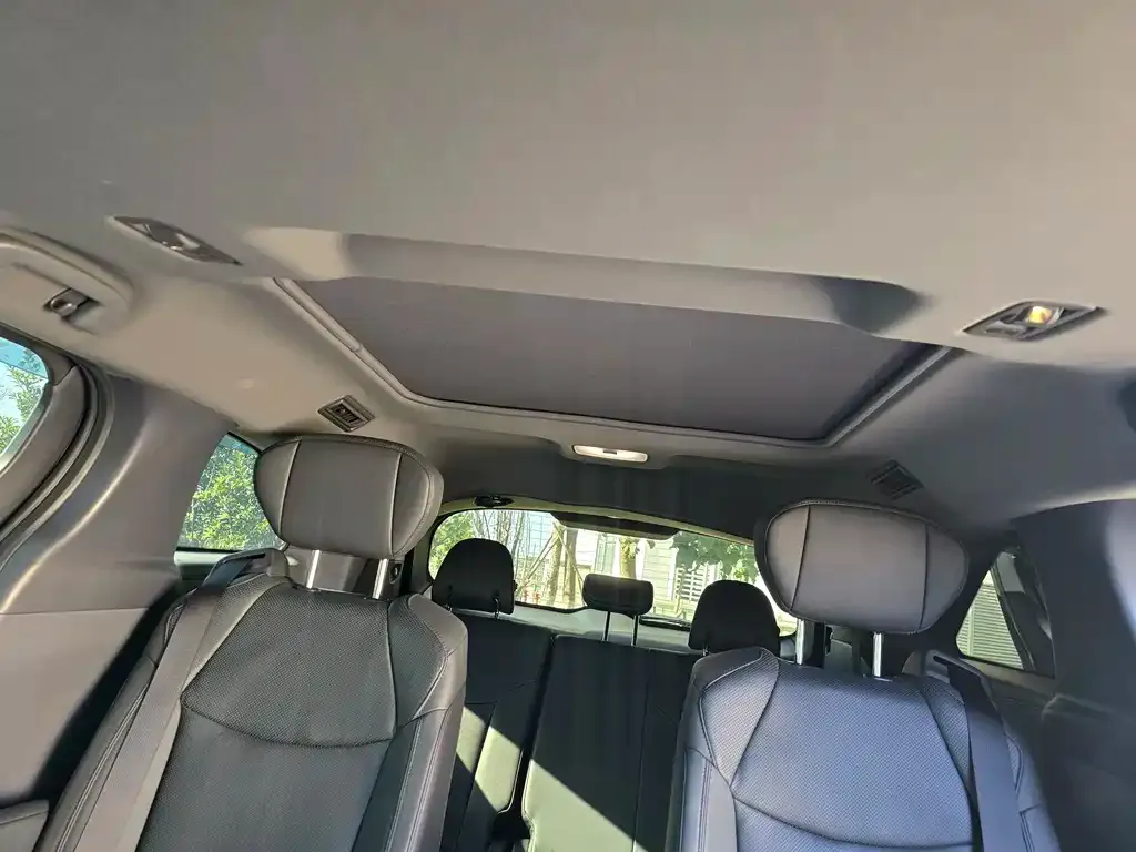 Toyota Granvia — фото 2