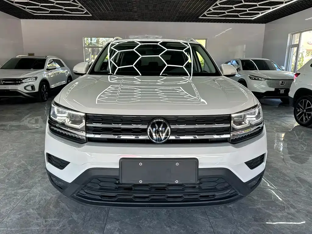 Volkswagen Tharu — фото 1
