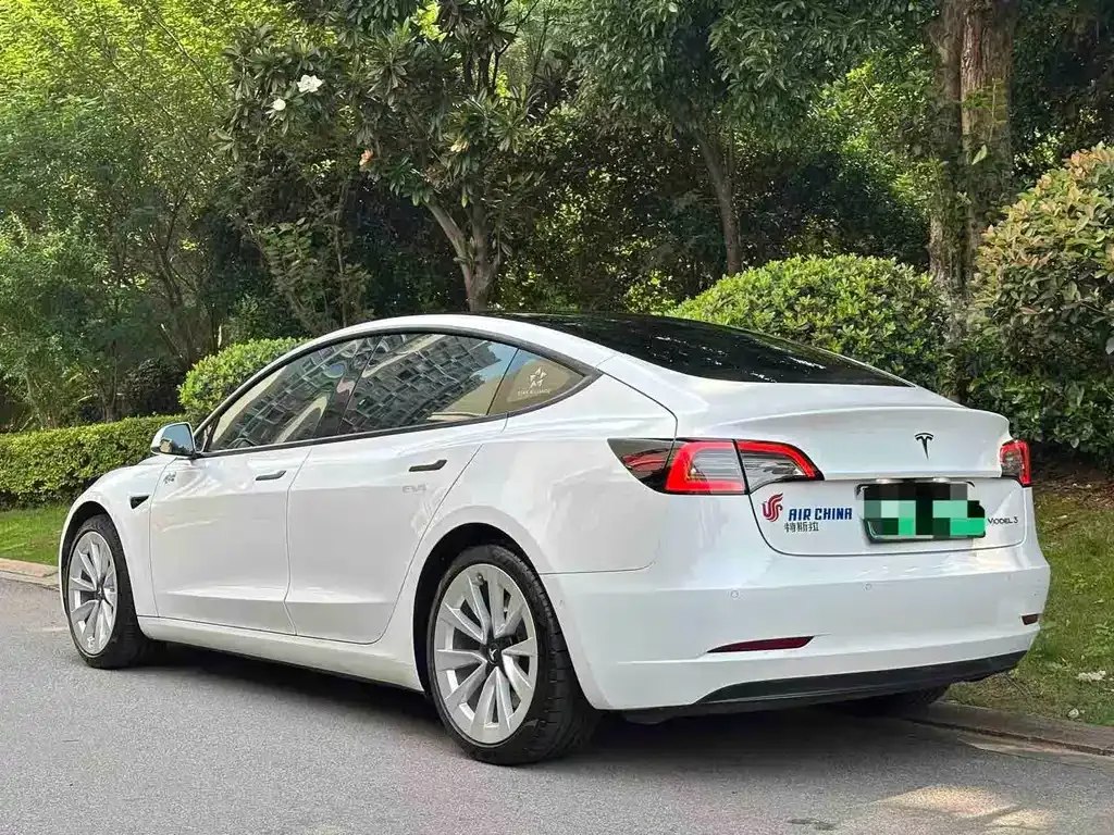 Tesla Model 3 — фото 5