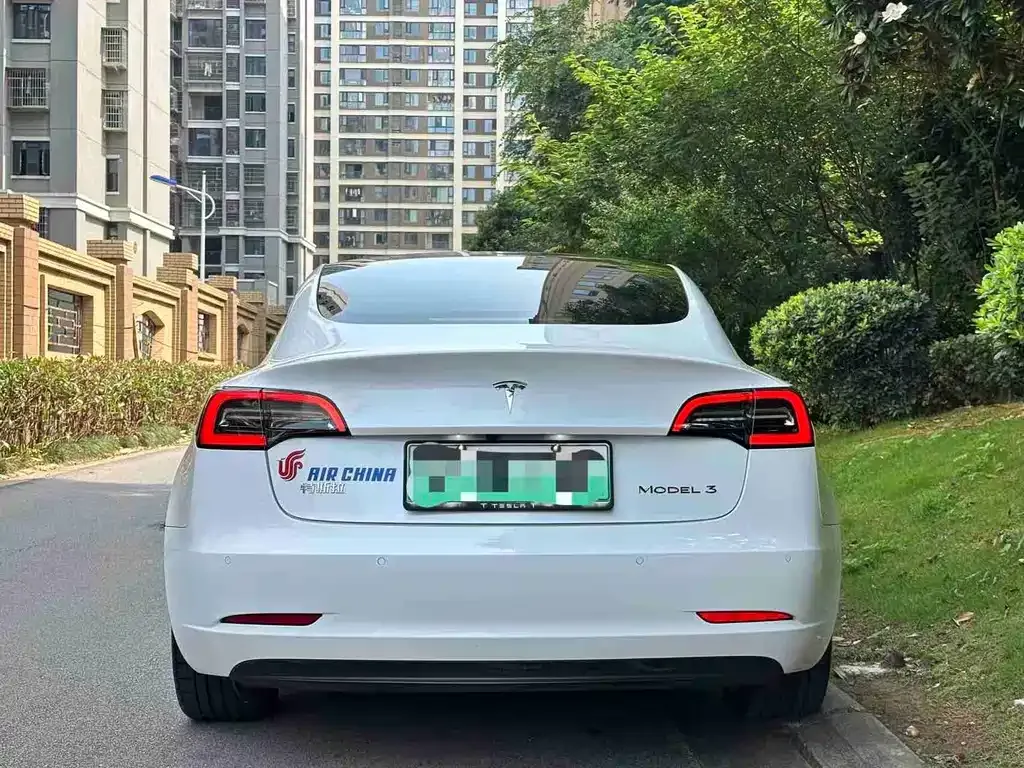 Tesla Model 3 — фото 4