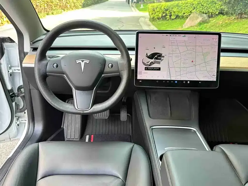 Tesla Model 3 — фото 9