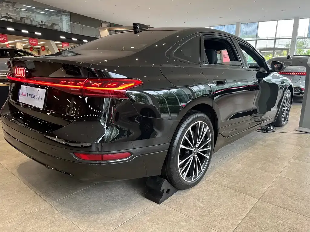 Audi A6L e-tron — фото 9