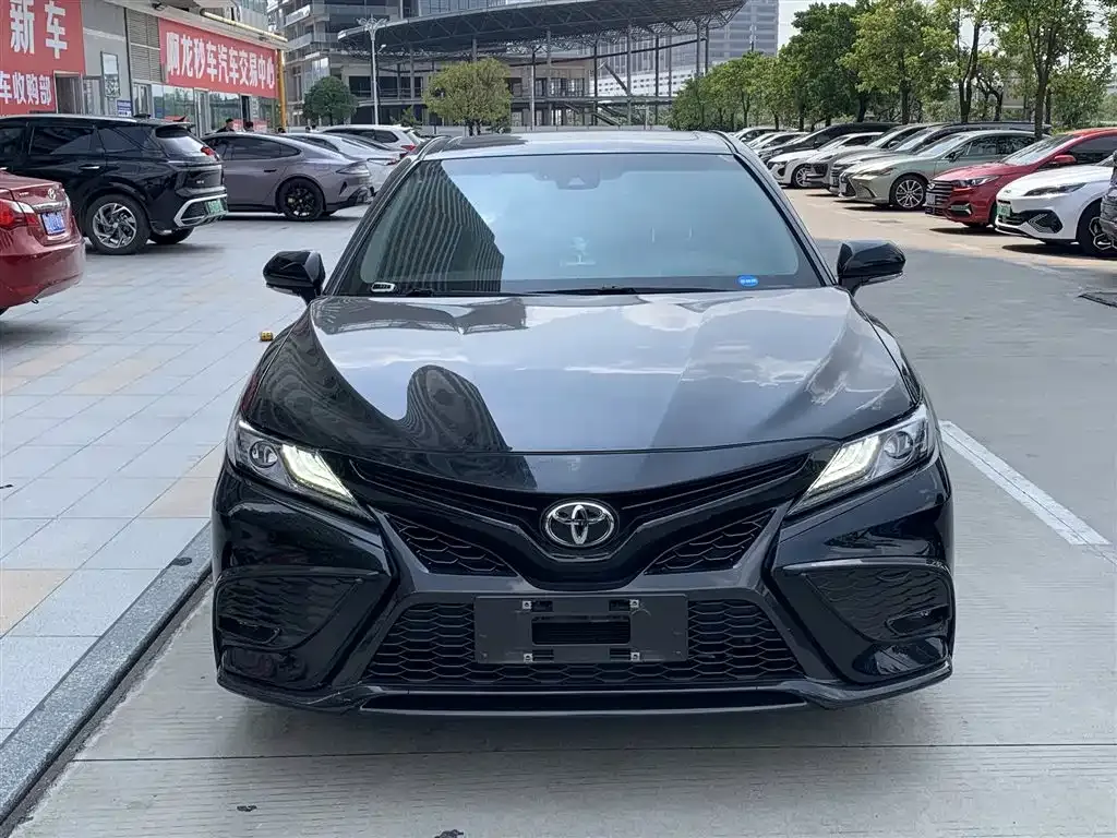 Toyota Camry — фото 8
