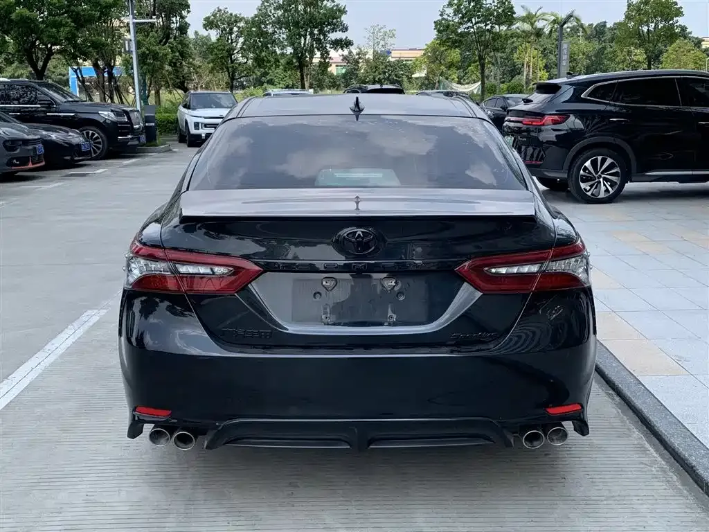 Toyota Camry — фото 5