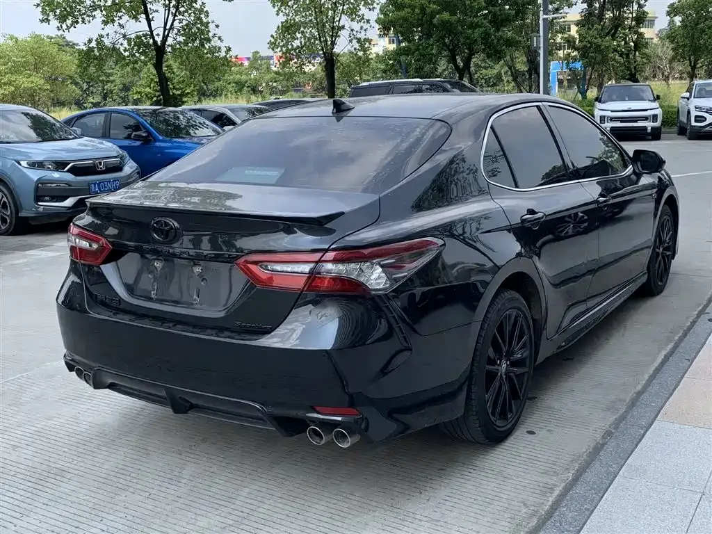 Toyota Camry — фото 4