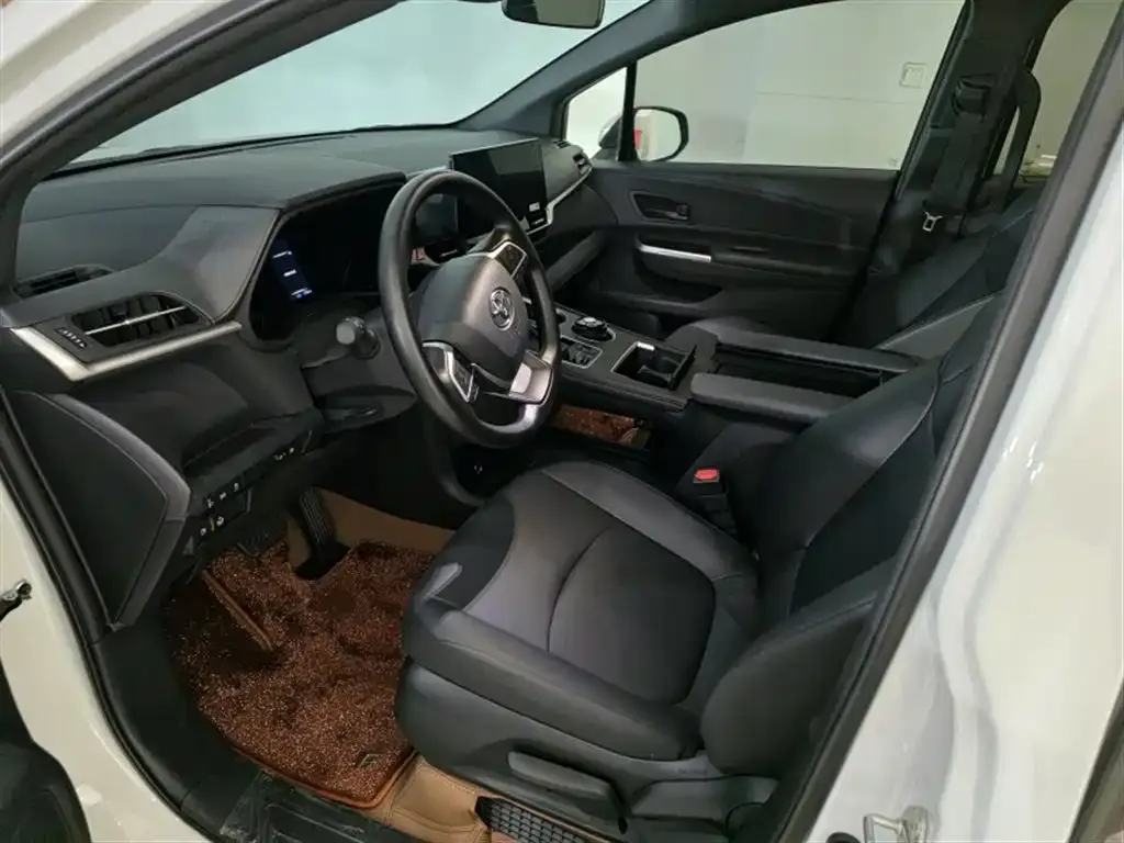 Toyota Granvia — фото 8