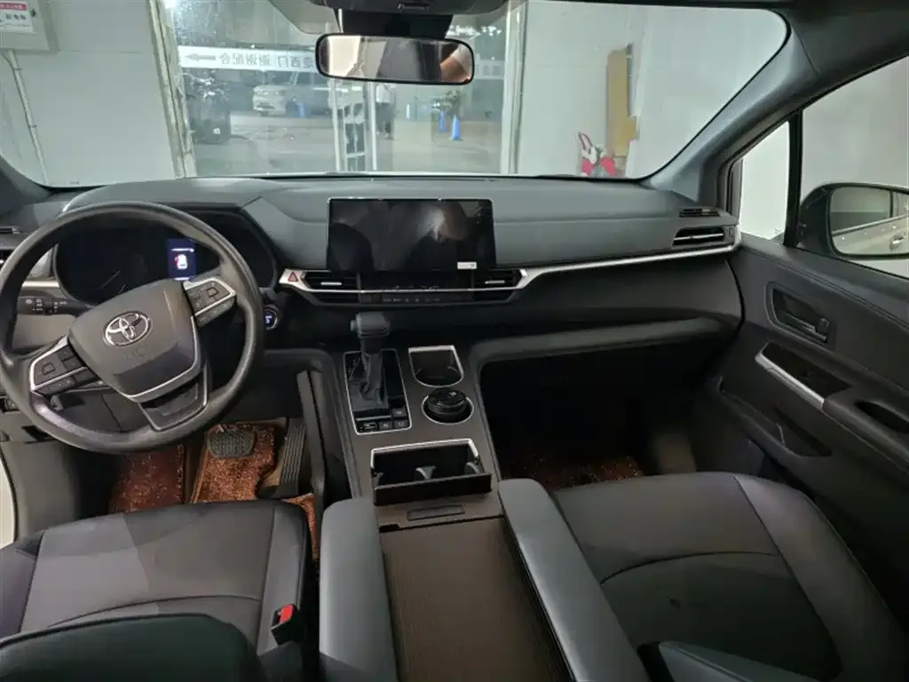 Toyota Granvia — фото 5